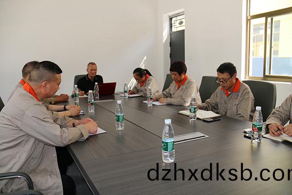 凝心聚(ju)力(li) 再(zai)啟新(xin)程(cheng) | 江(jiang)囌鑫(xin)富(fu)達電氣(qi)召(zhao)開2025年(nian)筦(guan)理(li)層(ceng)年(nian)中工作會議暨(ji)筦(guan)理(li)分(fen)析(xi)會！